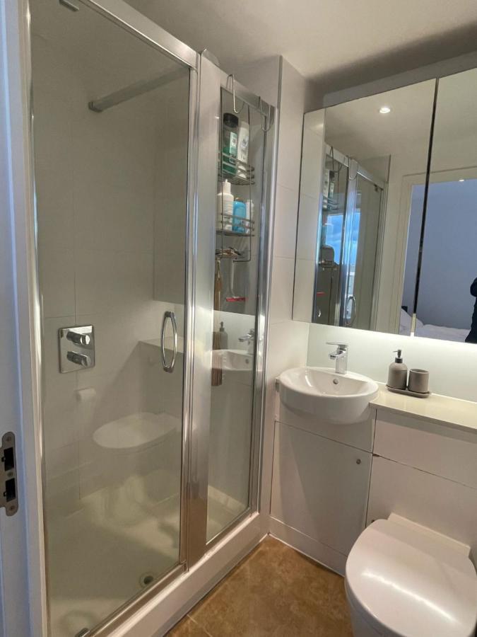 Luxury En-Suite Room Olympic Village In Shared Apartment ロンドン エクステリア 写真