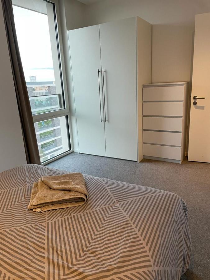 Luxury En-Suite Room Olympic Village In Shared Apartment ロンドン エクステリア 写真