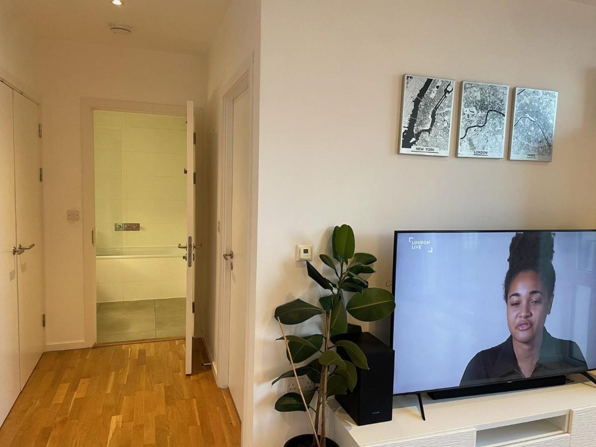 Luxury En-Suite Room Olympic Village In Shared Apartment ロンドン エクステリア 写真