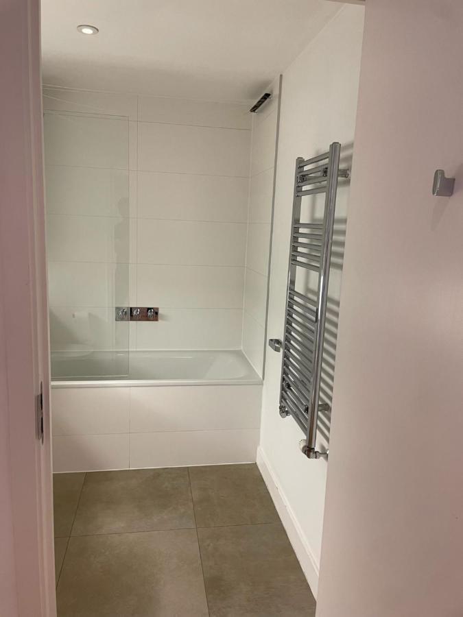 Luxury En-Suite Room Olympic Village In Shared Apartment ロンドン エクステリア 写真