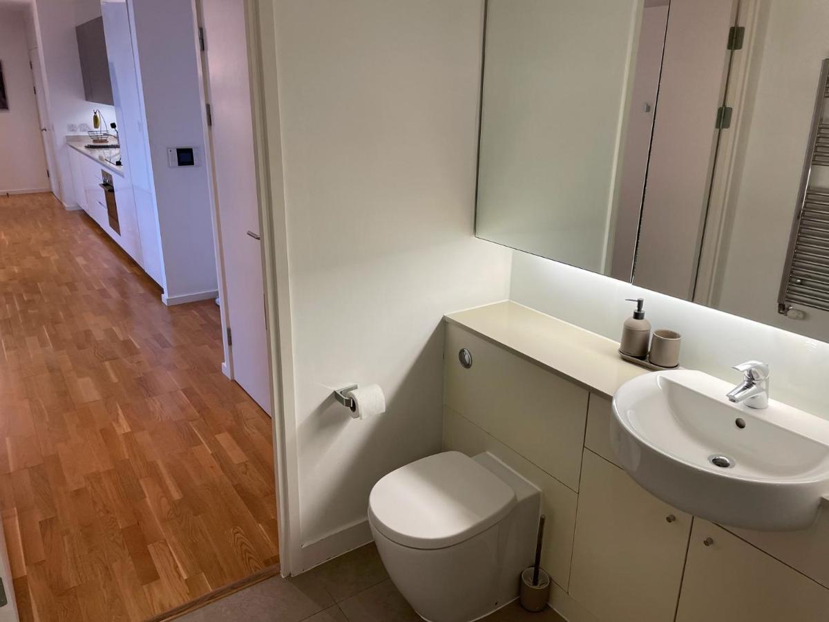 Luxury En-Suite Room Olympic Village In Shared Apartment ロンドン エクステリア 写真