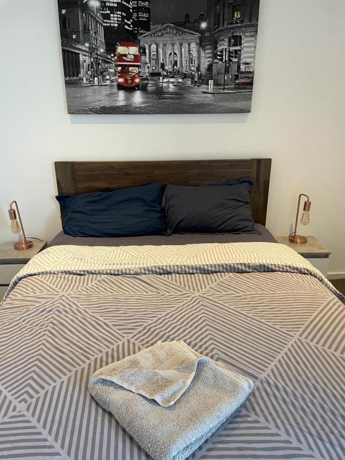 Luxury En-Suite Room Olympic Village In Shared Apartment ロンドン エクステリア 写真