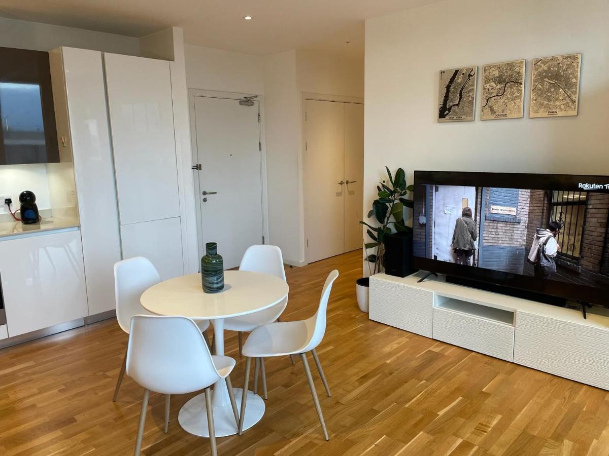 Luxury En-Suite Room Olympic Village In Shared Apartment ロンドン エクステリア 写真
