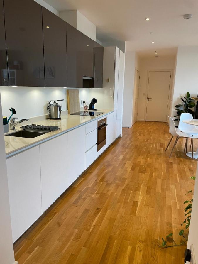 Luxury En-Suite Room Olympic Village In Shared Apartment ロンドン エクステリア 写真