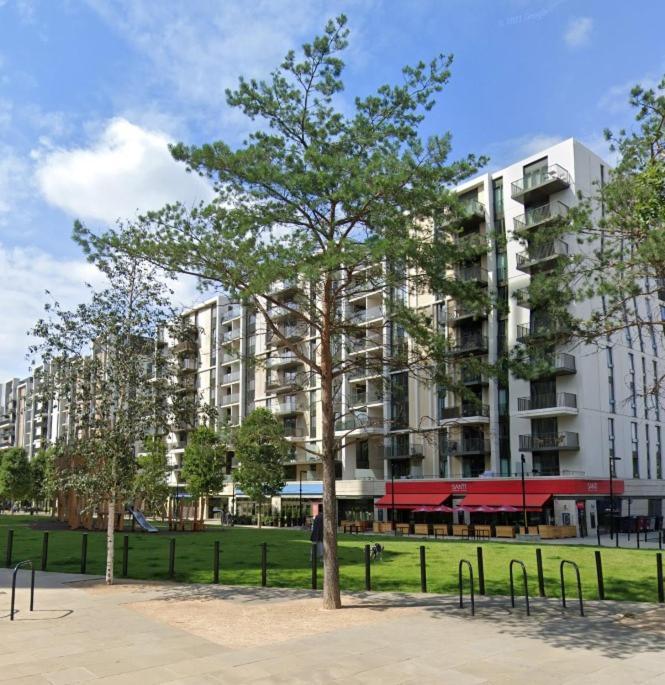 Luxury En-Suite Room Olympic Village In Shared Apartment ロンドン エクステリア 写真